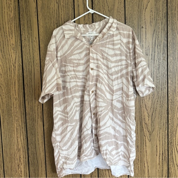Banana Republic Tops - Banana Republic Taupe and Cream Abstract Print Shirt